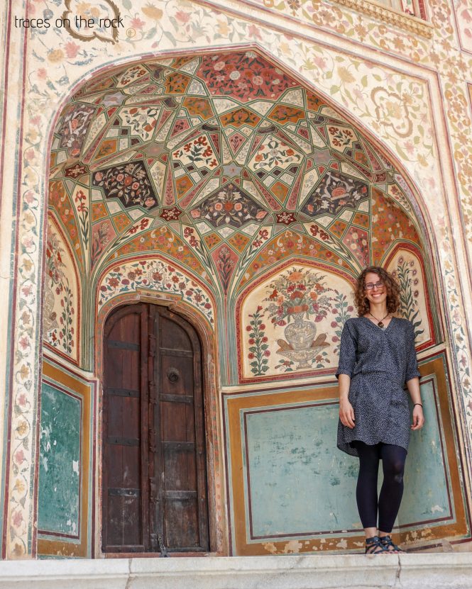 Lattice work, paintings and frescos of the Ganesh Pol at Amer Fort near Jaipur Lattice work, paintings and frescos of the Ganesh Pol at Amer Fort near Jaipur