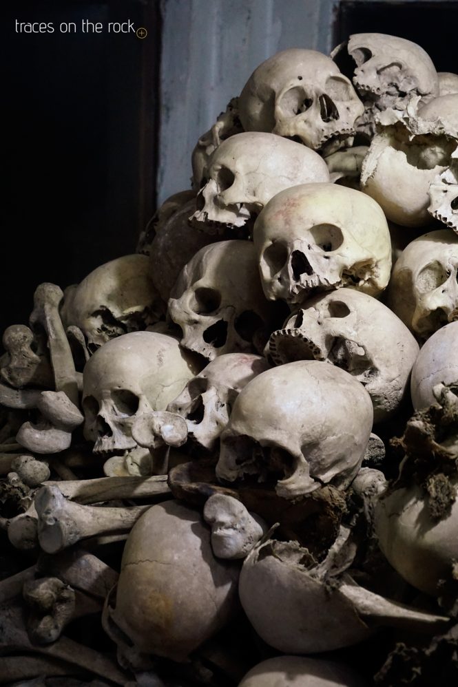 Thousands killed by the Khmer Rouge in Phnom Sampov