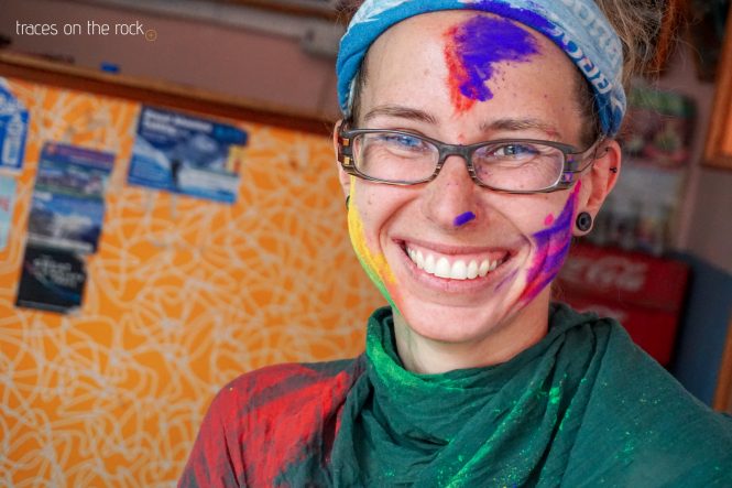 Manaslu Tek - Arriving at Besishahar on the day of the Holi festival Manaslu Tek - Arriving at Besishahar on the day of the Holi festival