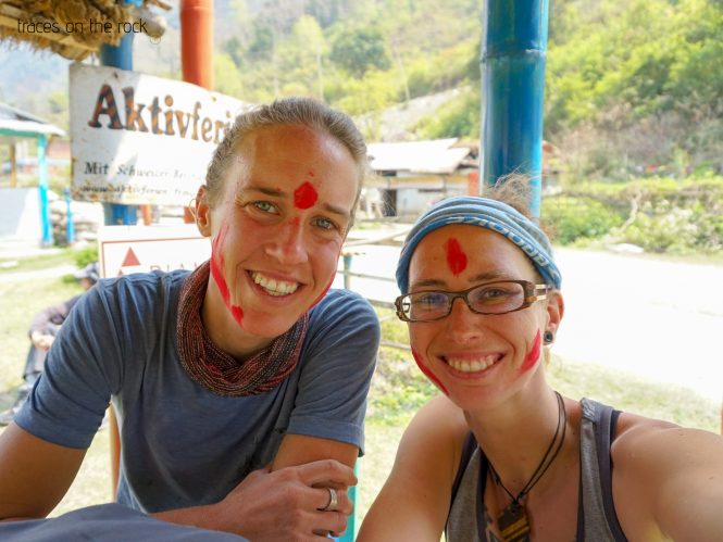 Manaslu Tek - Arriving at Besishahar on the day of the Holi festival Manaslu Tek - Arriving at Besishahar on the day of the Holi festival