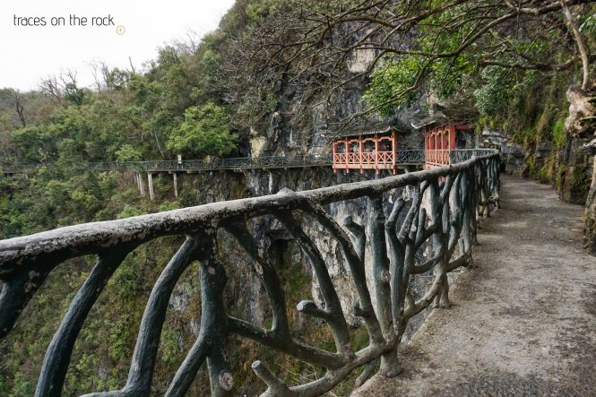 Path around Tianmen Mountain Path around Tianmen Mountain
